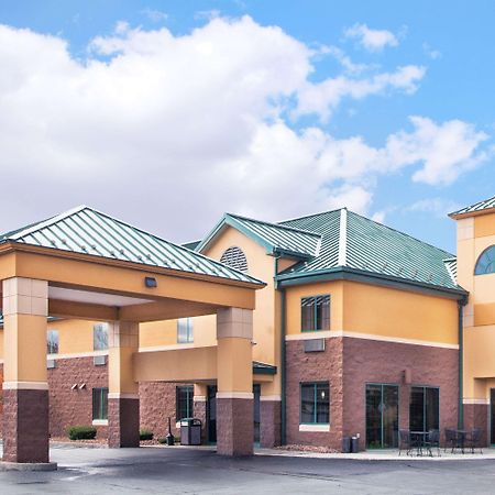 Days Inn By Wyndham Brewerton/ Syracuse Near Oneida Lake Buitenkant foto