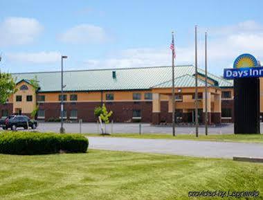 Days Inn By Wyndham Brewerton/ Syracuse Near Oneida Lake Buitenkant foto