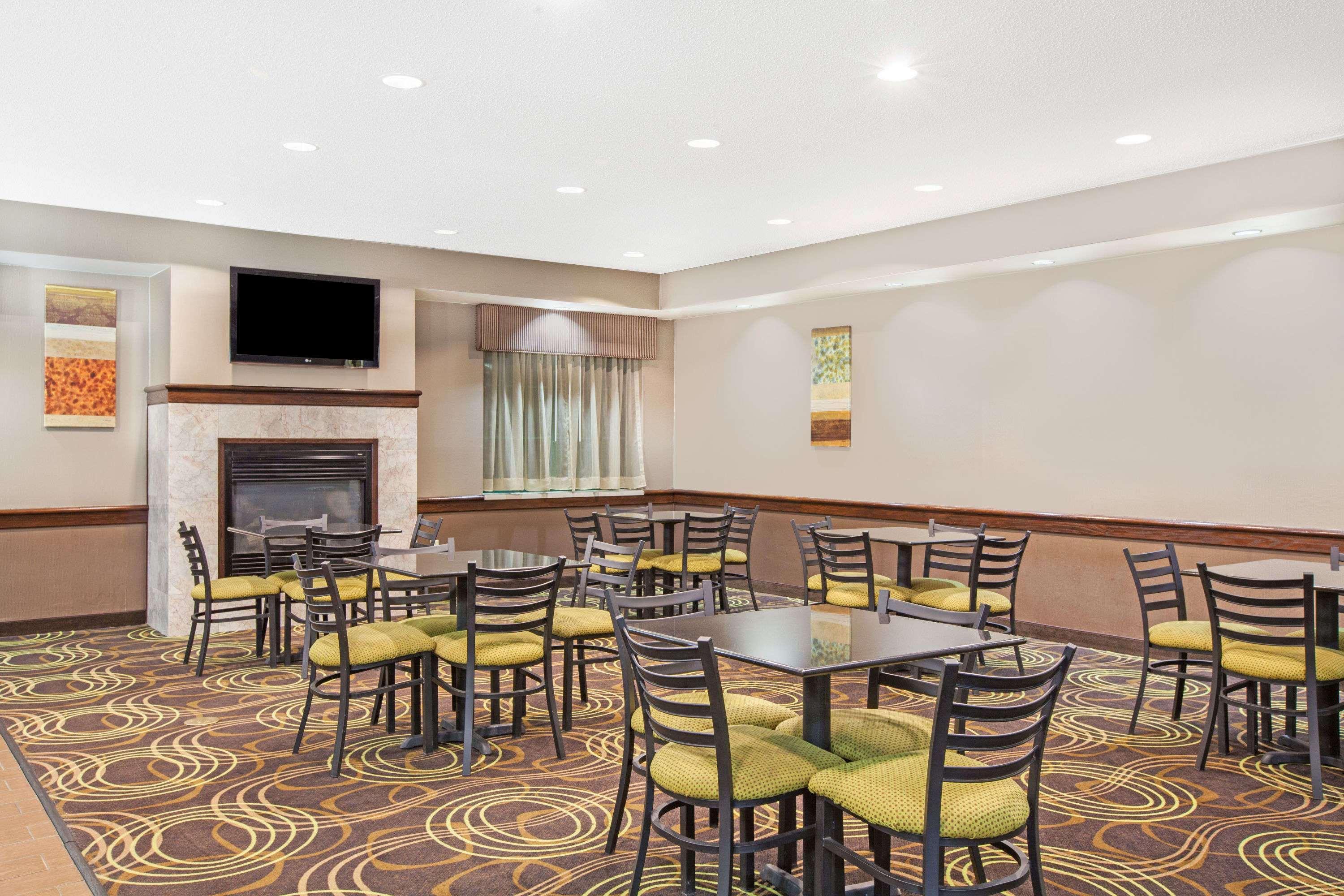 Days Inn By Wyndham Brewerton/ Syracuse Near Oneida Lake Buitenkant foto