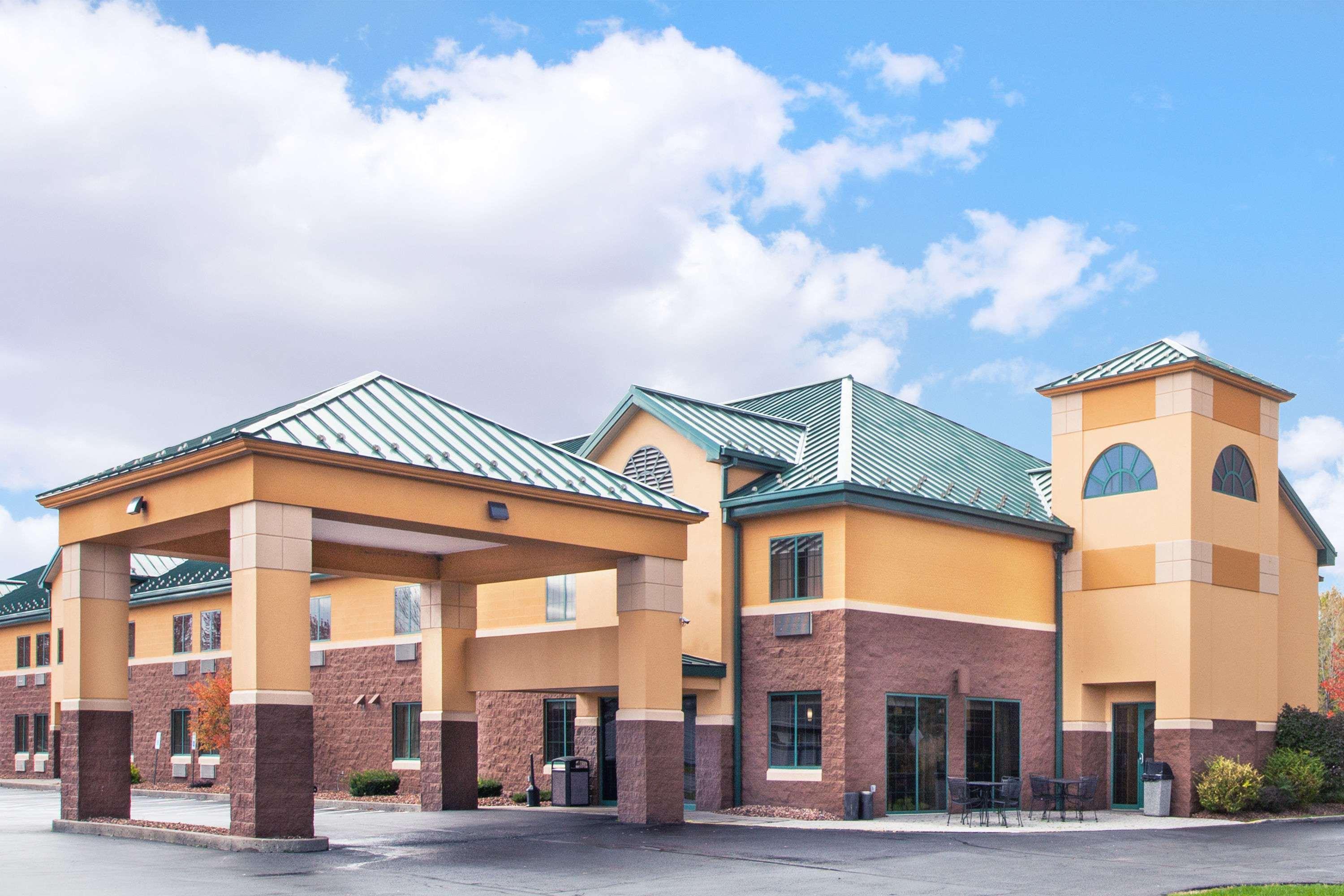 Days Inn By Wyndham Brewerton/ Syracuse Near Oneida Lake Buitenkant foto