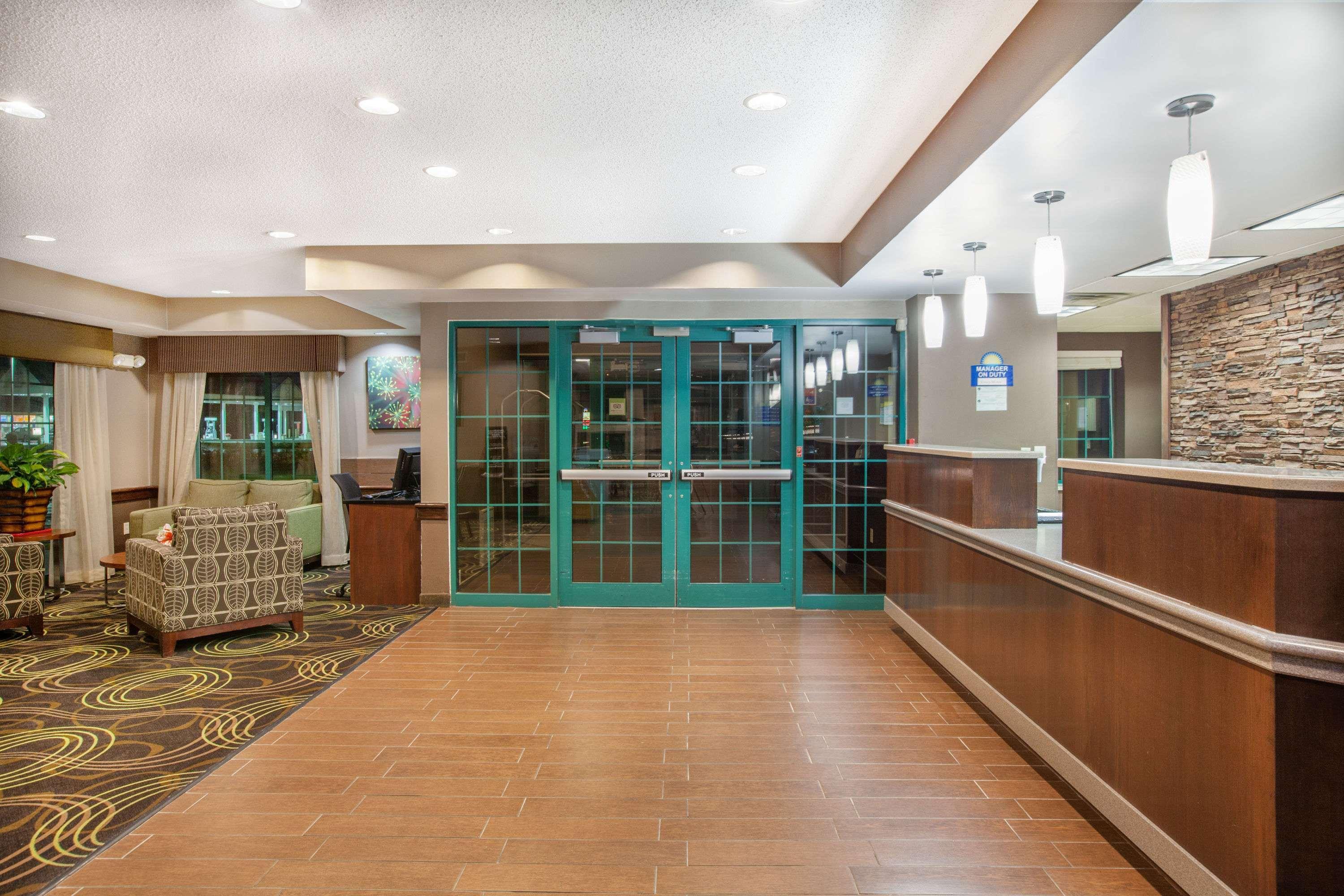 Days Inn By Wyndham Brewerton/ Syracuse Near Oneida Lake Buitenkant foto